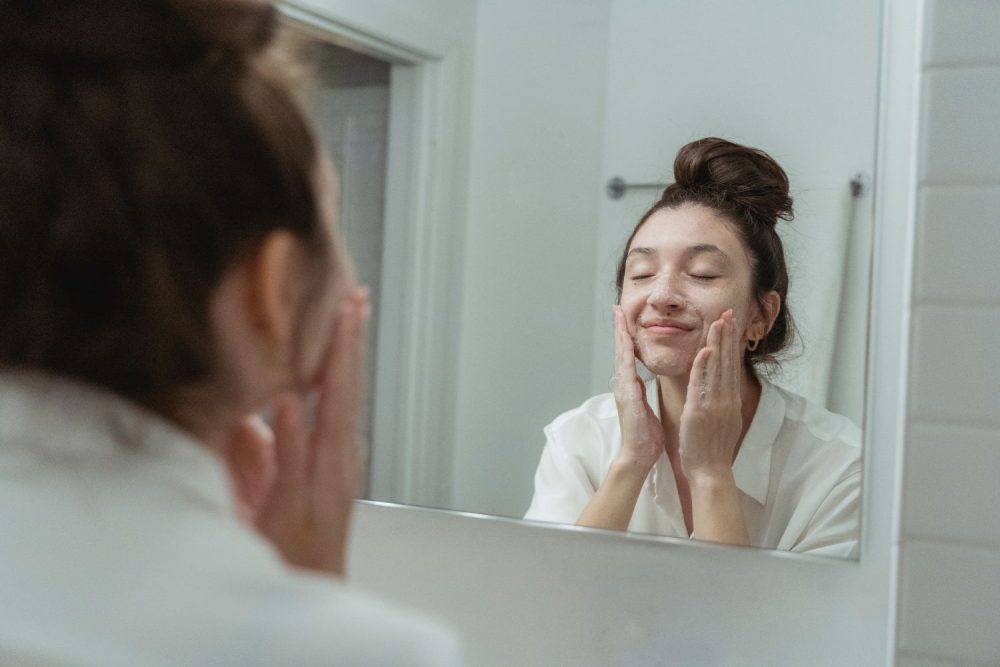 Gentle face cleansing as part of an acne routine; illustrative photograph, not a treatment result. Photo by Miriam Alonso on Pexels.